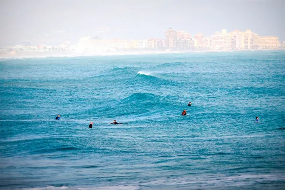 Surf en olas de la Costa del Sol