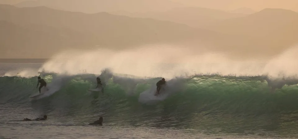 Sesión de surf en la Costa del Sol