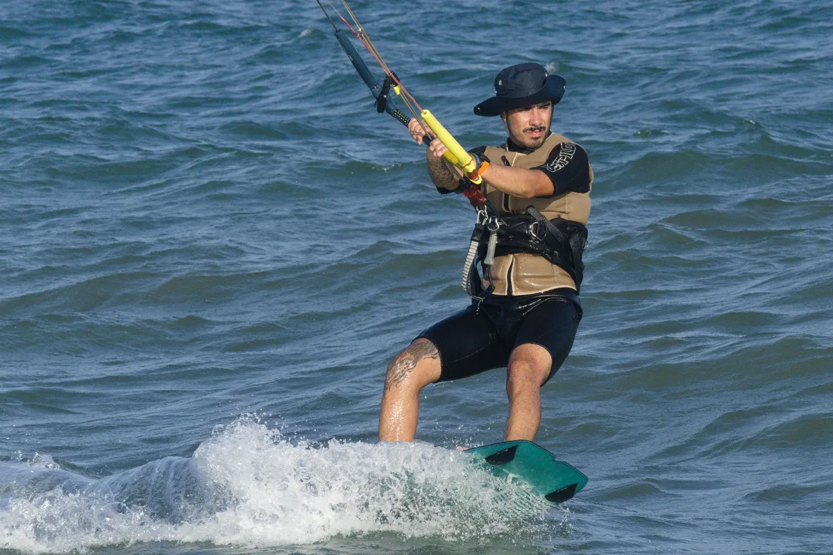 Gaizka, instructor de surf y kitesurf en Isobaras